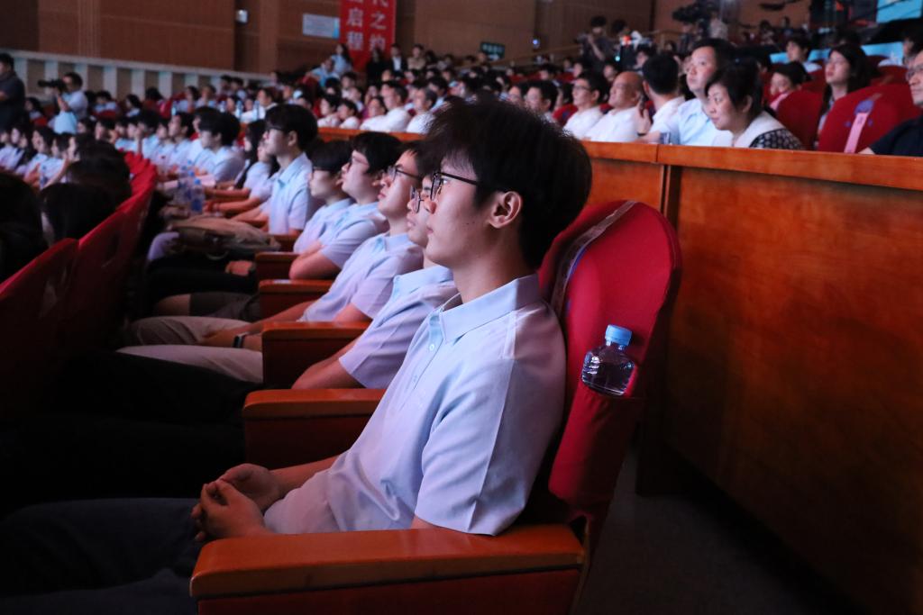超“燃”开场！“青春华章·‘赣’劲十足”网络大思政课在南昌启幕